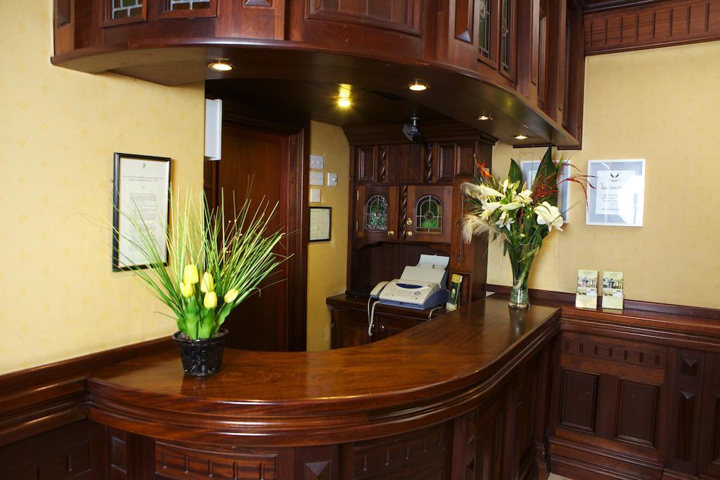 Leens Hotel Аббифил Экстерьер фото